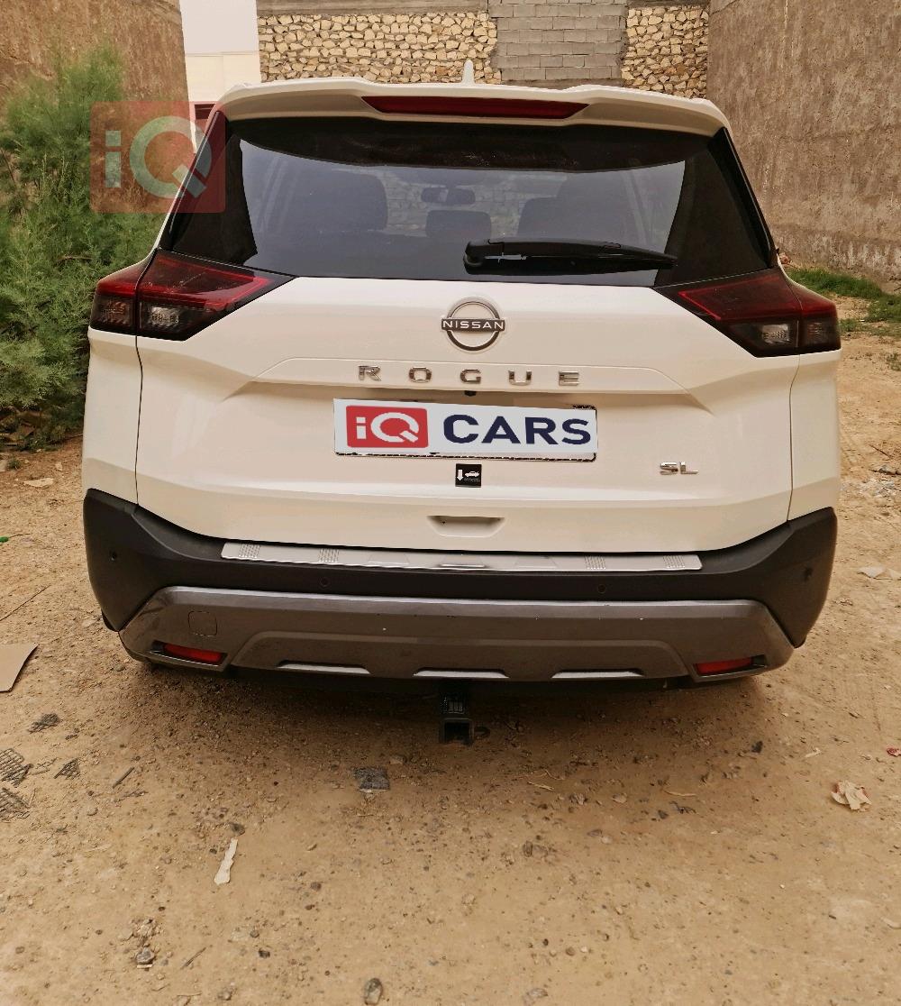 نيسان روج